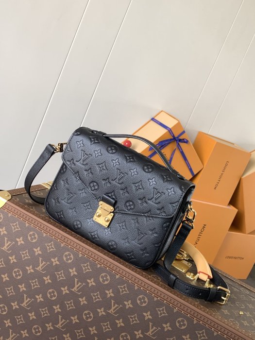 Louis vuitton pochette metis price on sale