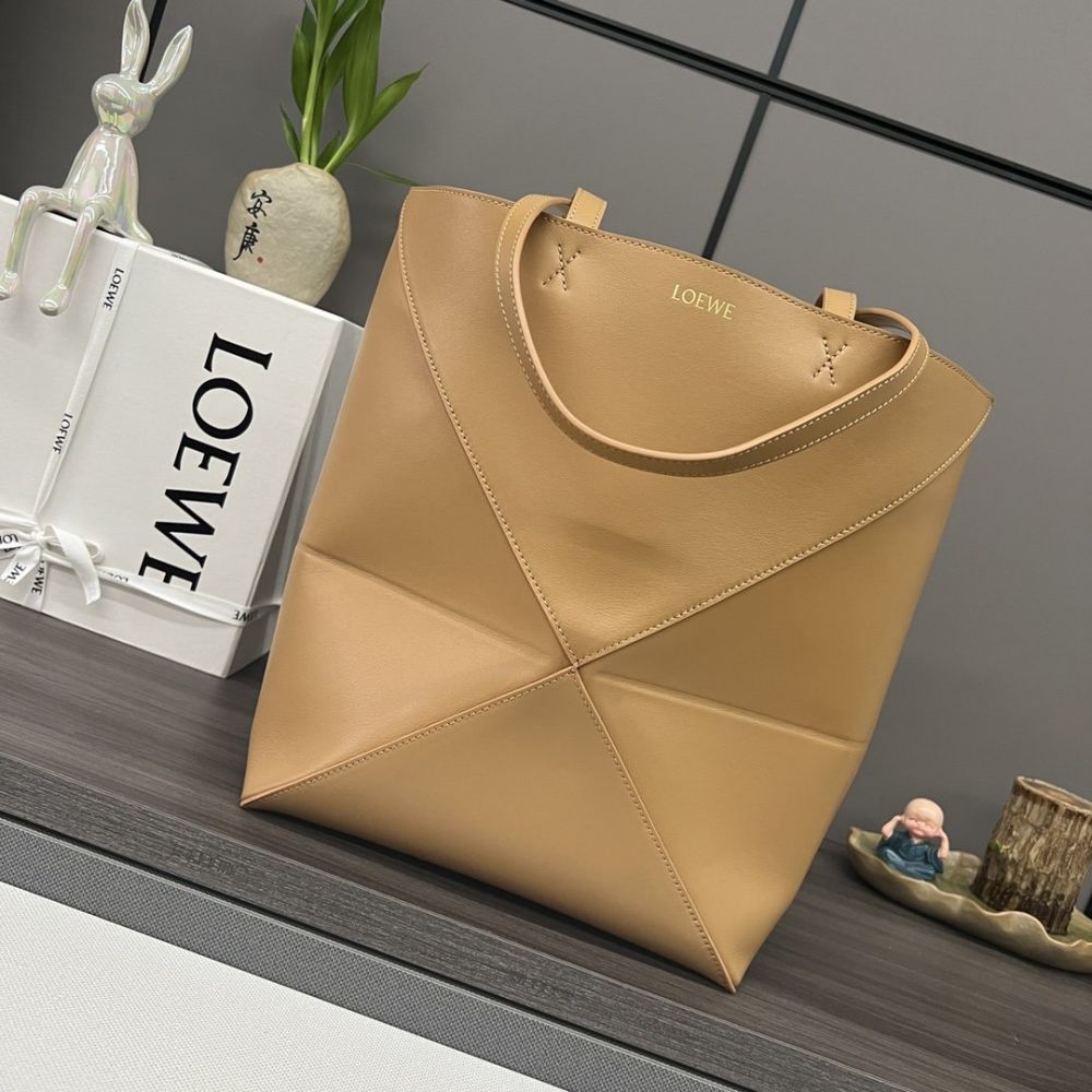 A bag women's Puzzle Fold Tote 31.5 cm