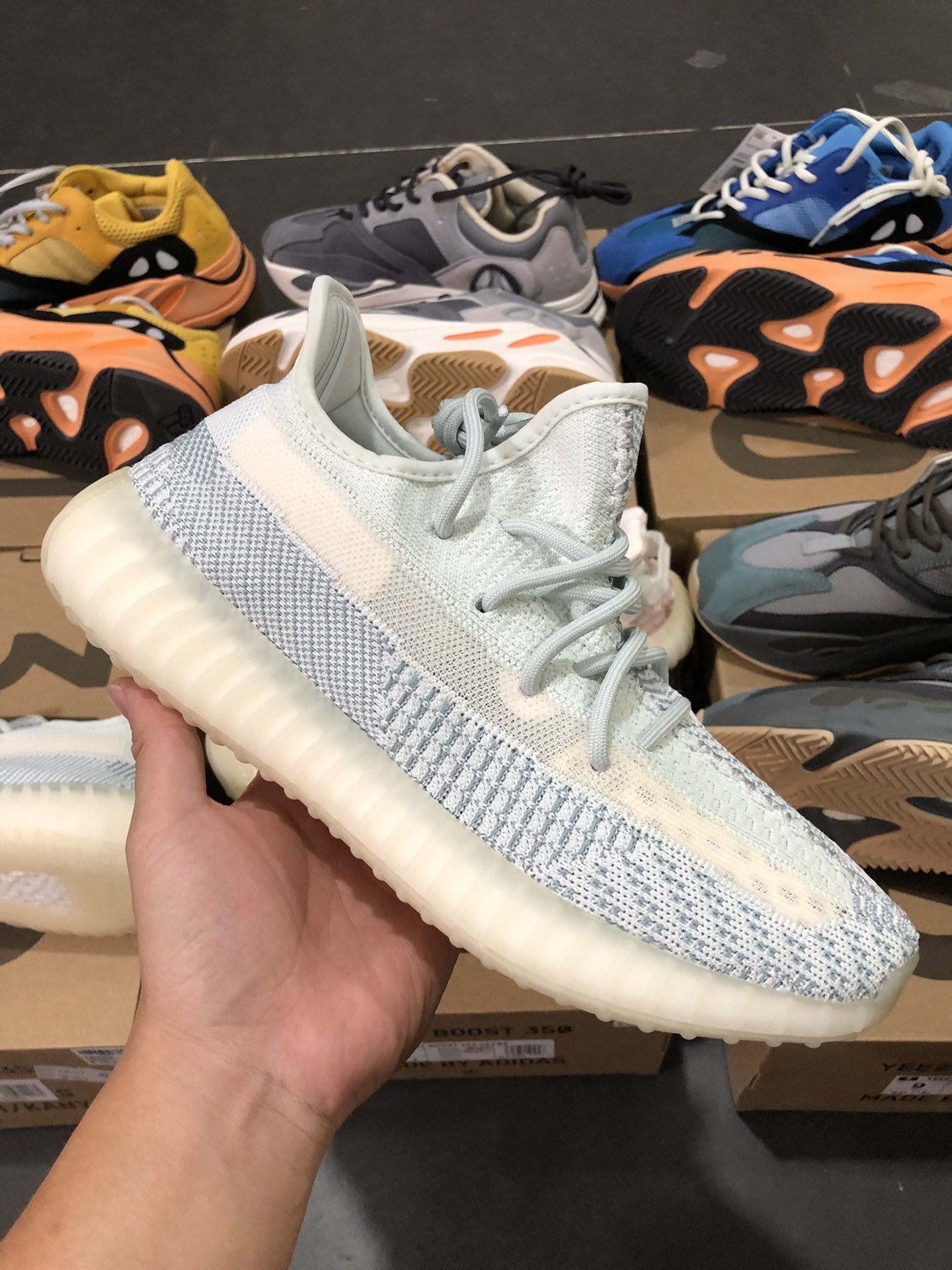 Кросівки YEEZY BOOST 350 фото 2