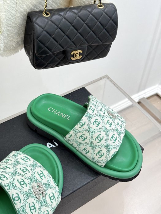 Шлепанцы фото 5