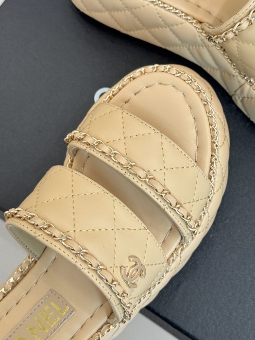 Шлепанцы женские фото 7