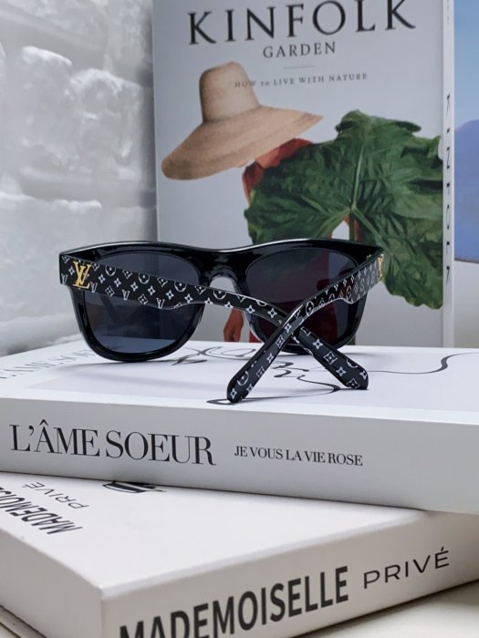 Очки солнцезащитные фото 3