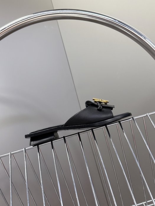 Шлепанцы фото 5