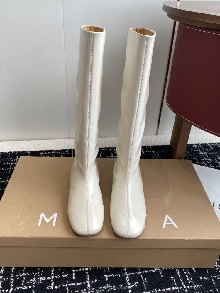 Чоботи жіночі