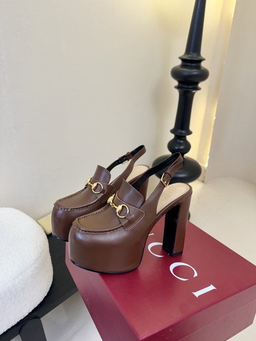 Босоножки фото 5