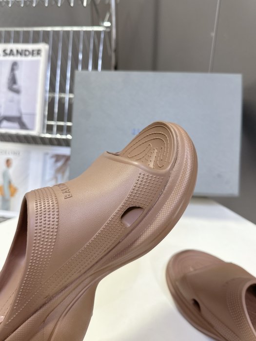 Шлепанцы фото 7