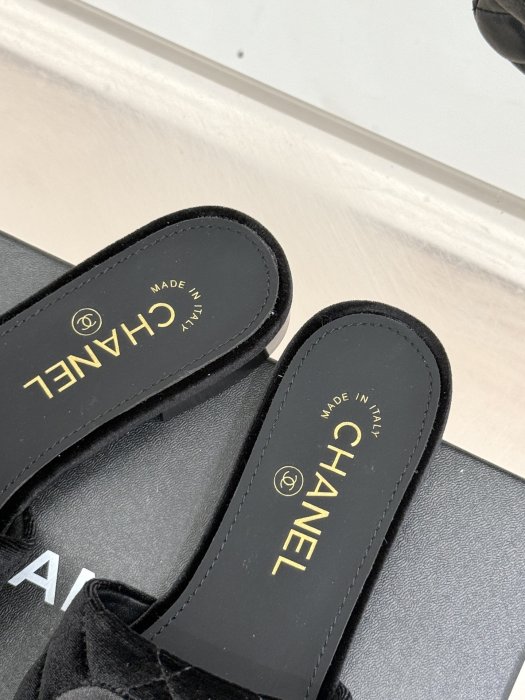 Шлепанцы фото 8