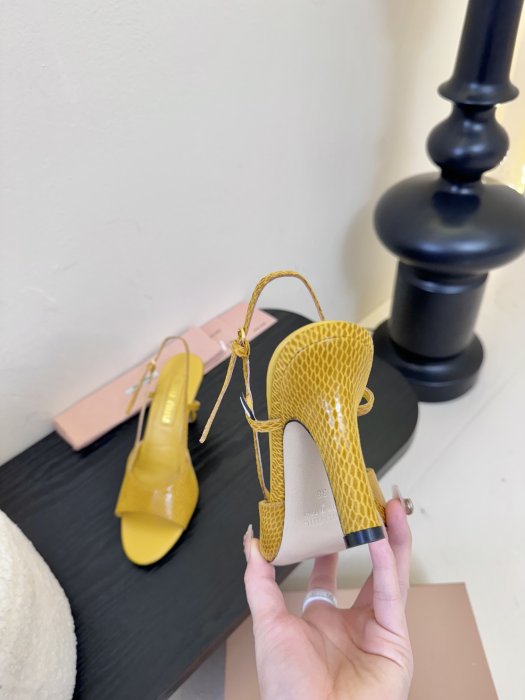 Босоножки фото 6