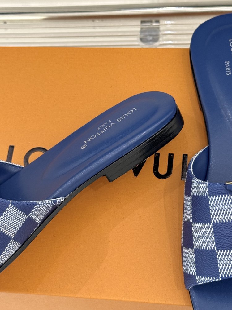 Шлепанцы женские фото 6