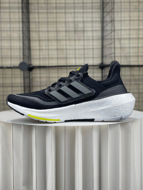 Sneakers Ultra Boost Light Core Black HQ6339 фото 4