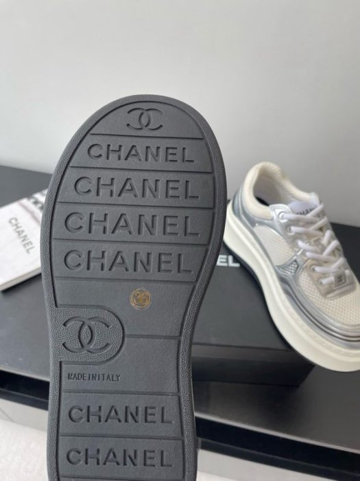 Кроссовки женские фото 2