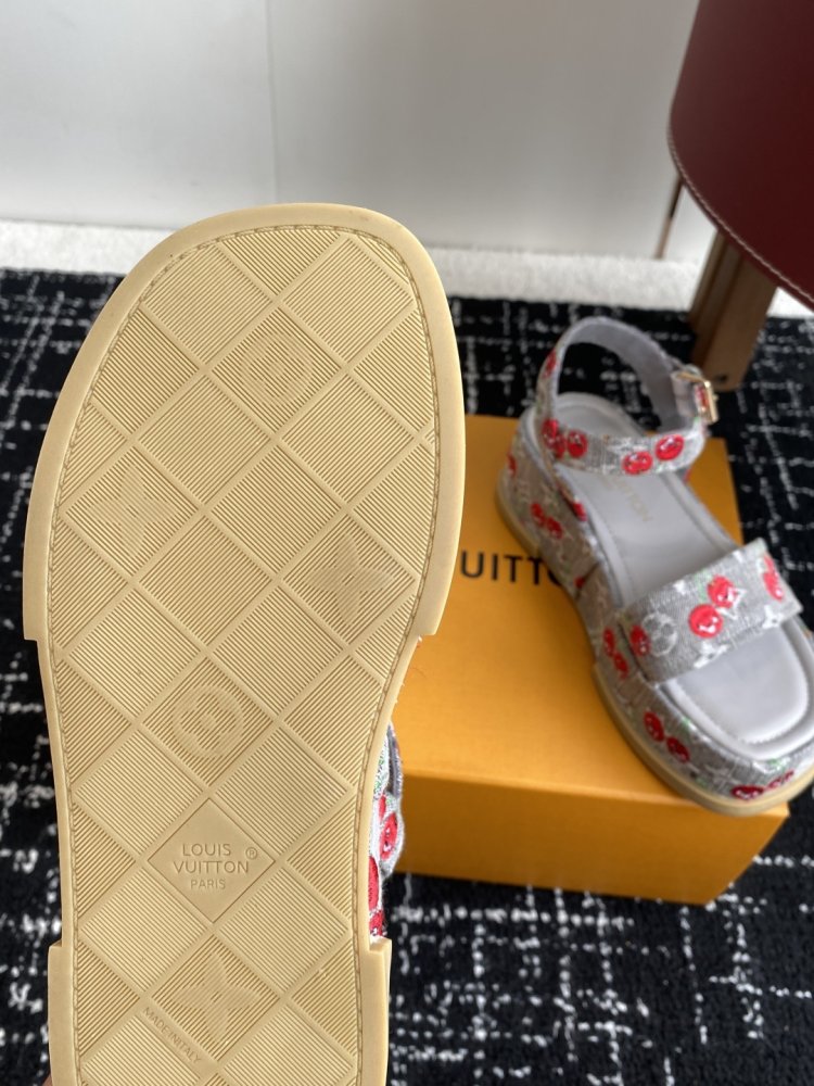 Сандалии женские фото 9