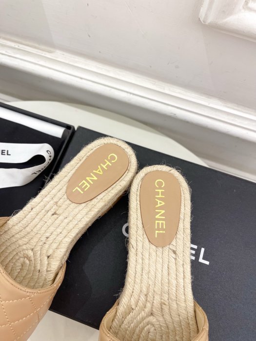 Шлепанцы женские фото 7