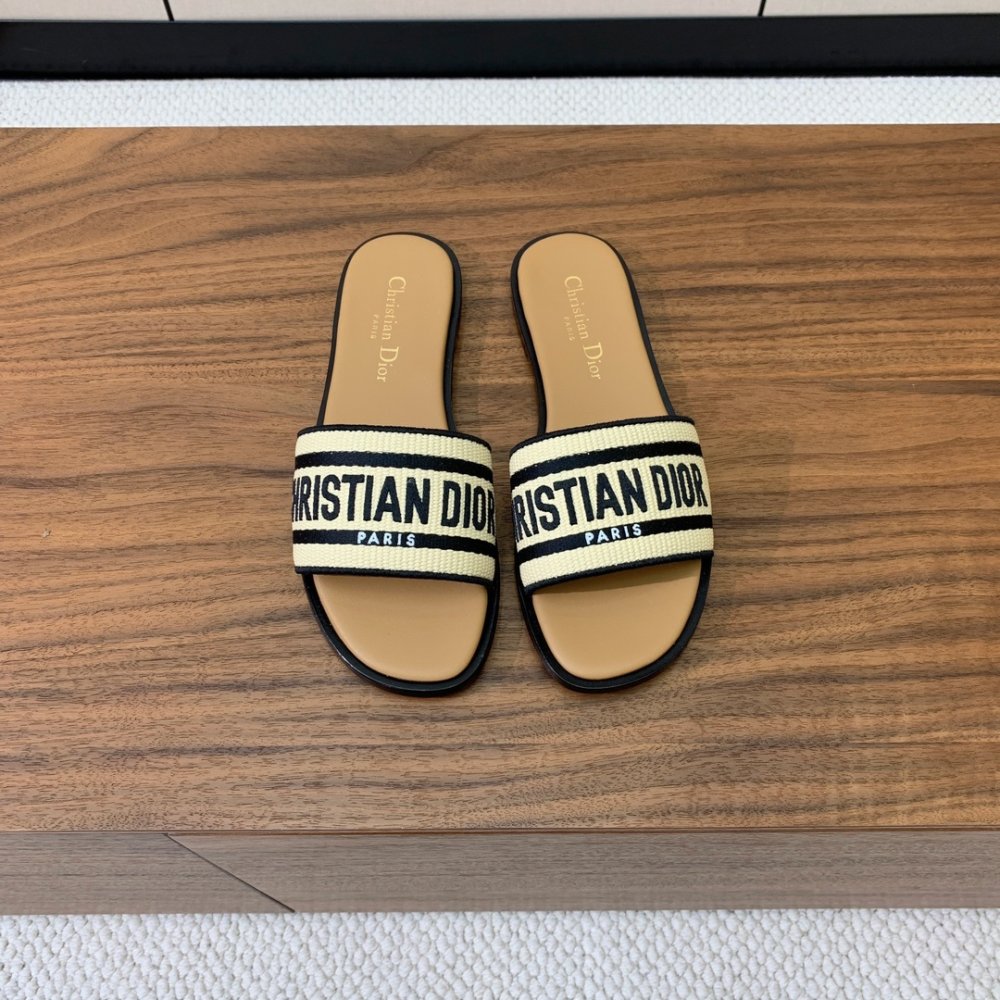 Шлепанцы женские