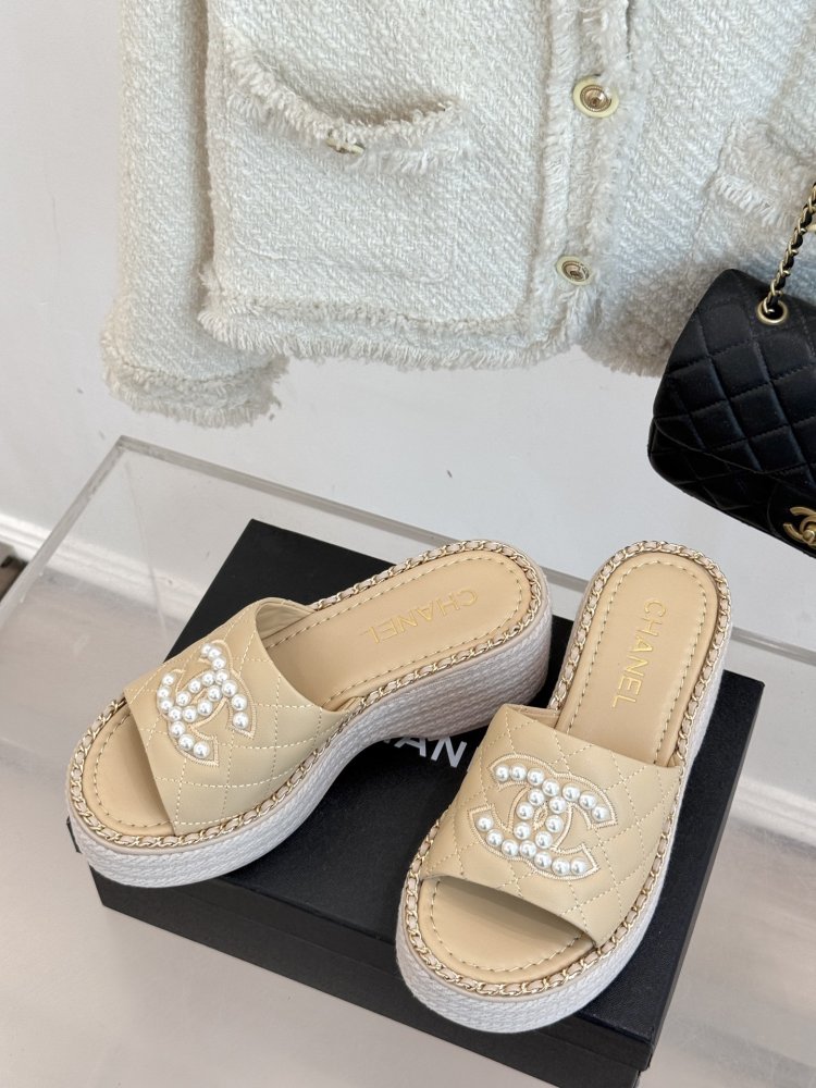 Шлепанцы женские фото 2