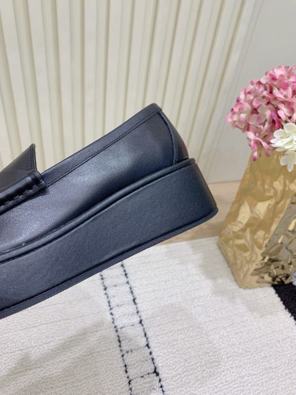 Лоферы женские на платформе фото 3