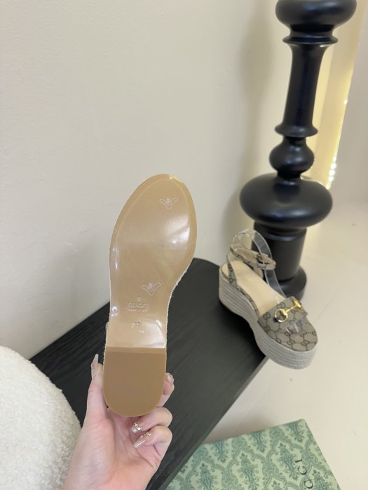 Босоножки фото 6