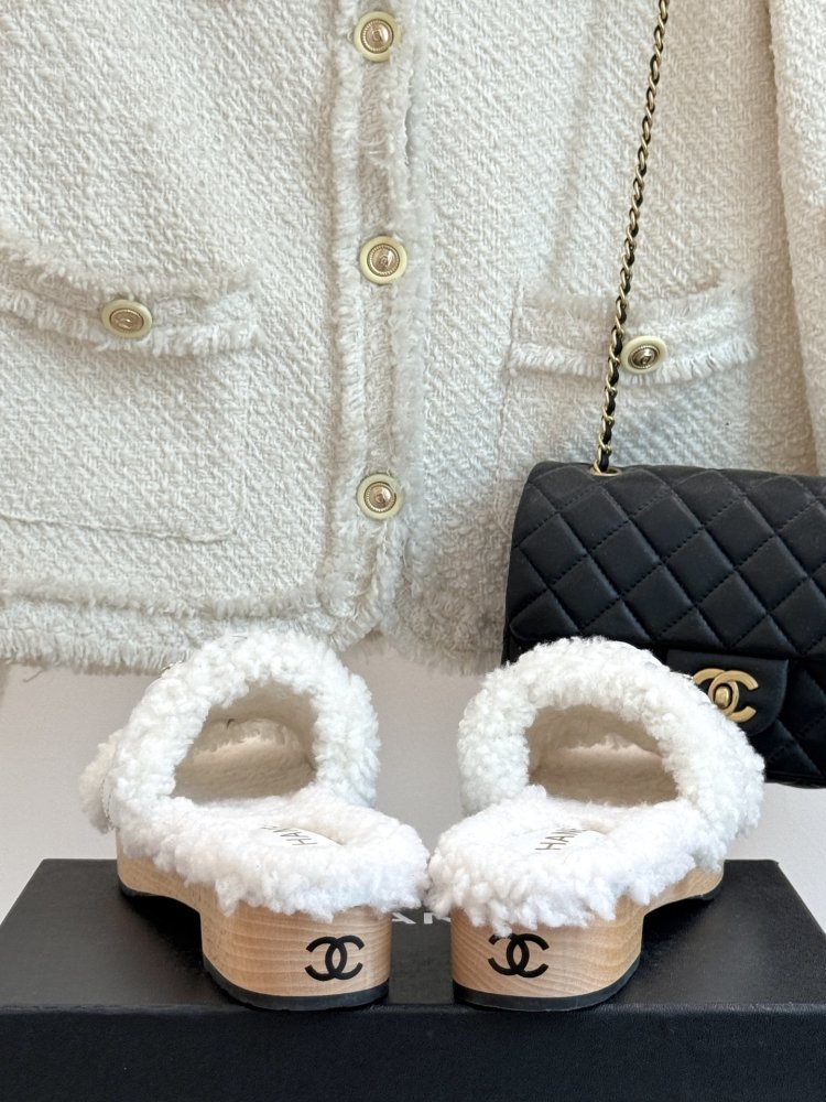 Шлепанцы женские фото 6