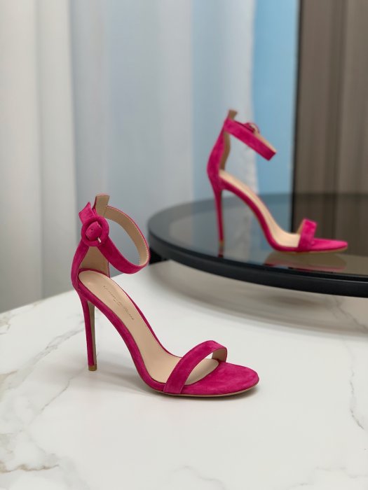 Босоножки фото 7