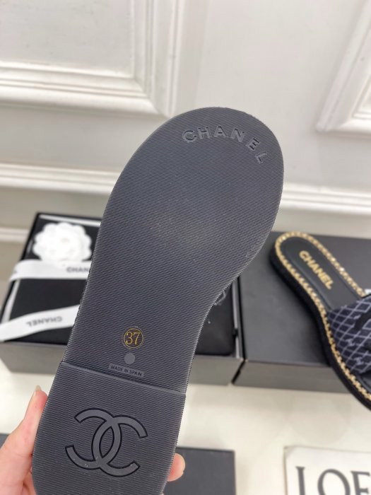 Шлепанцы женские фото 9