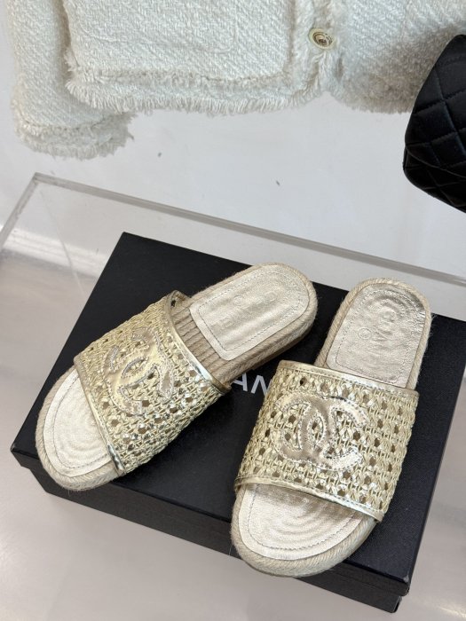 Шлепанцы женские фото 2