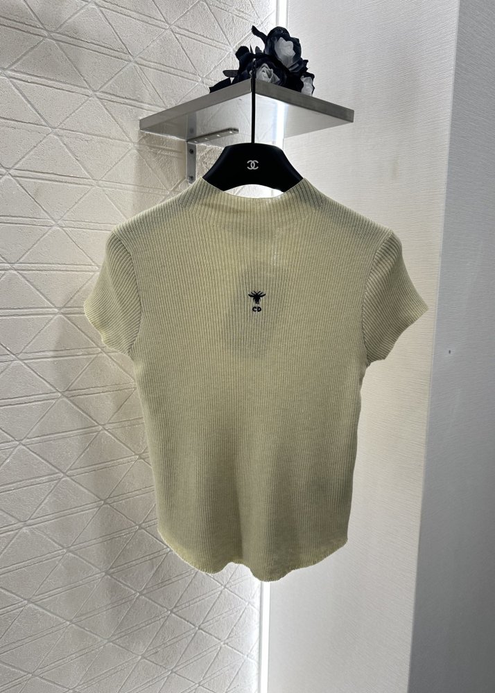 Футболка жіноча