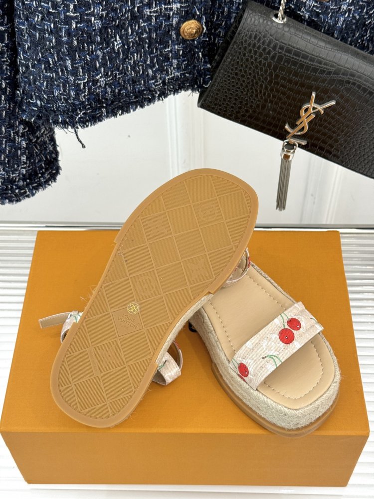 Босоніжки фото 9