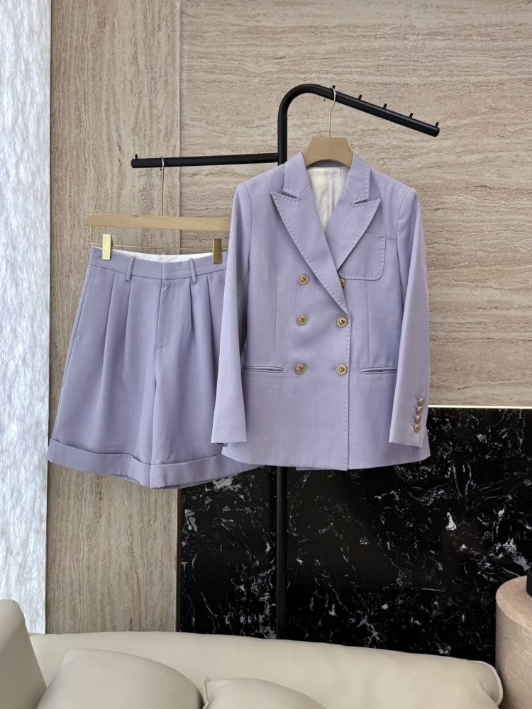 Костюм женский