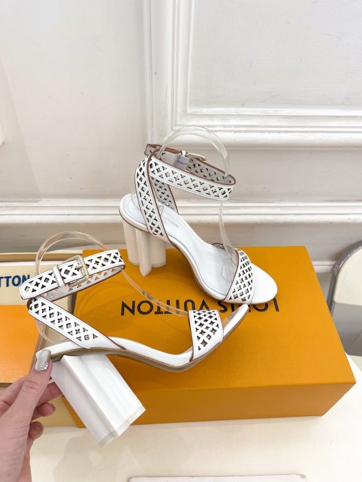 Босоножки фото 4