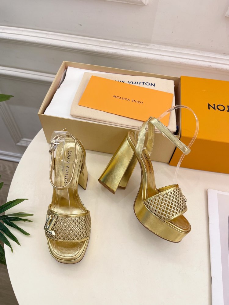 Босоножки фото 4