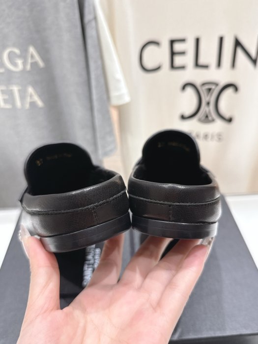 Лоферы кожаные женские фото 8