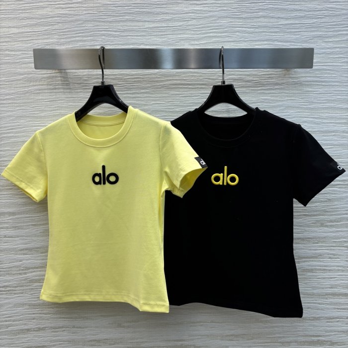 Футболка жіноча