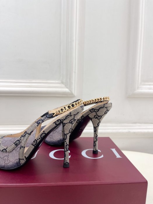 Босоножки фото 8