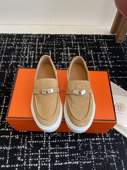 Лоферы кожаные женские