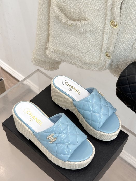 Шлепанцы женские фото 3