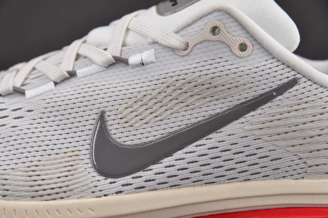 Кроссовки Vomero 18 Platinum Tint Siren Red Light Smoke Grey Metallic фото 12