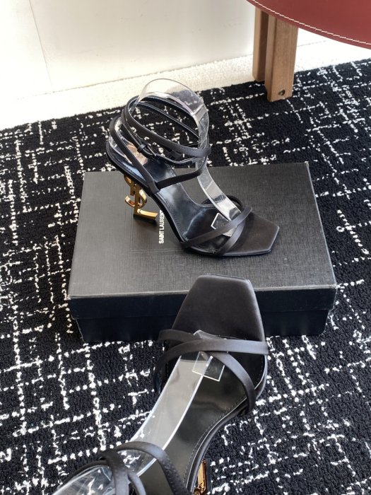 Босоножки фото 6