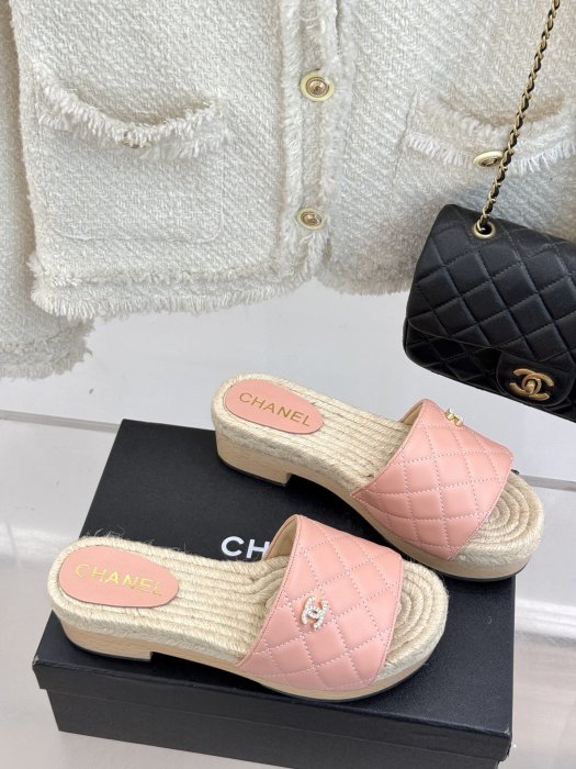 Шлепанцы женские фото 3