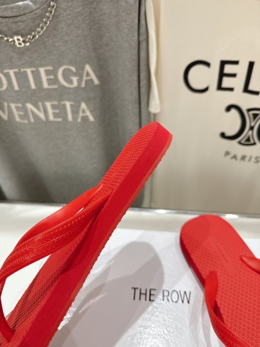 Шлепанцы женские фото 8