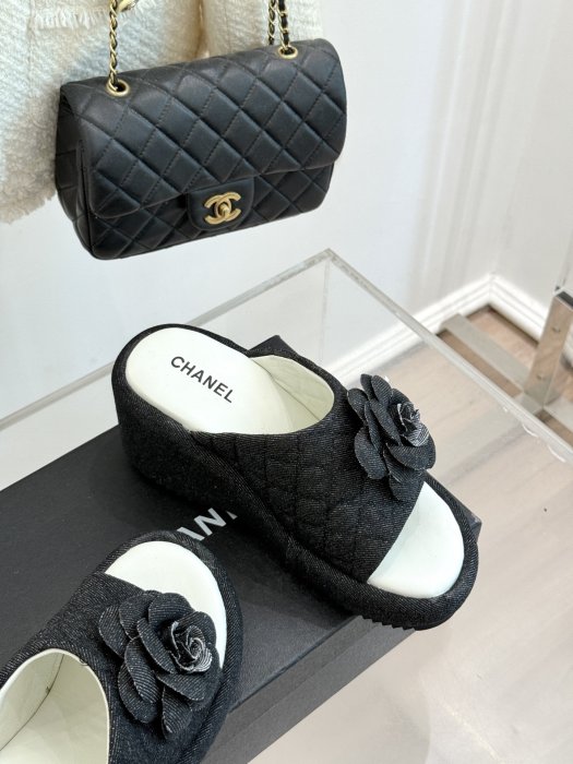 Шлепанцы женские фото 5