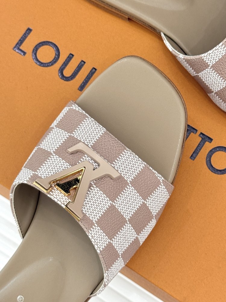 Шлепанцы женские фото 7