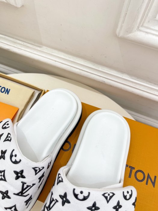 Шлепанцы женские фото 7