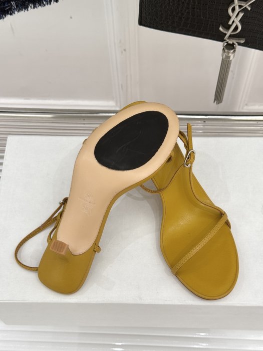 Босоножки фото 9