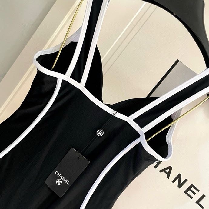 Swimsuit фото 3