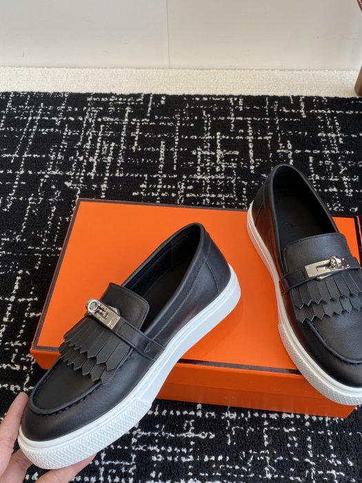 Лоферы кожаные женские фото 7