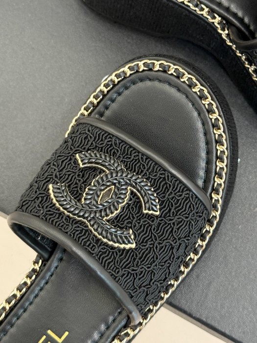 Шлепанцы женские фото 7