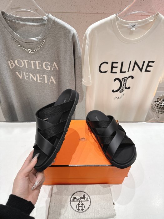 Шлепанцы женские фото 4