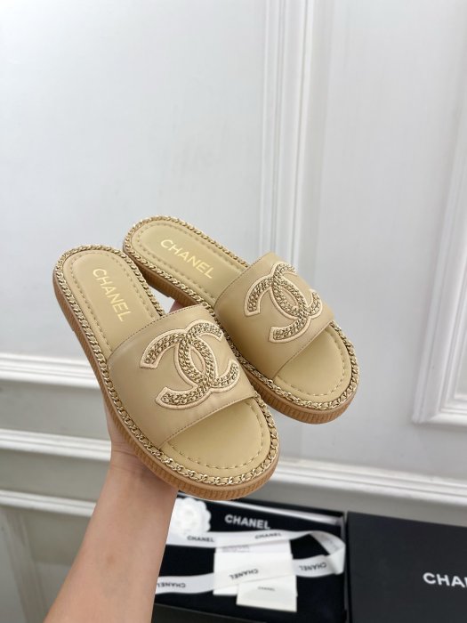 Шльопанці жіночі фото 6