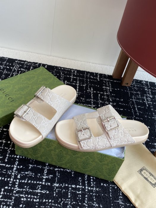 Шлепанцы фото 3