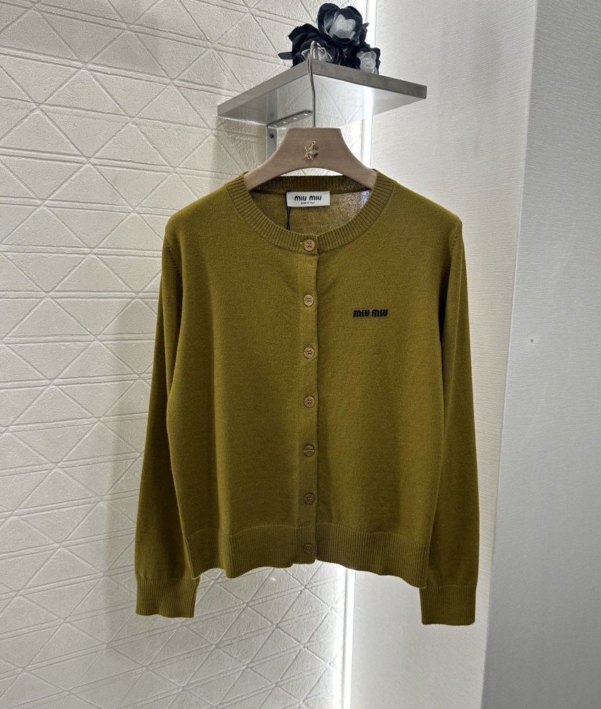 Кофта жіноча